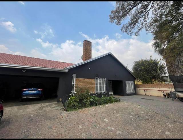 3 BEDROOM HOUSE FOR SALE IN LEONDALE